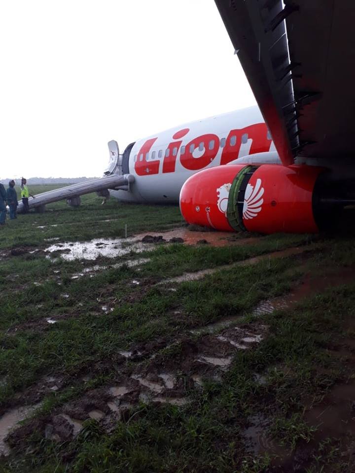 Pesawat Lion Air Tergelincir Pesawat Lion Air Tergelincir