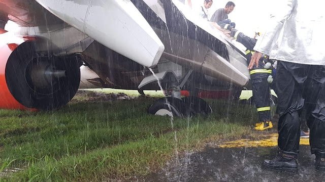 Pesawat Lion Air Tergelincir Pesawat Lion Air Tergelincir