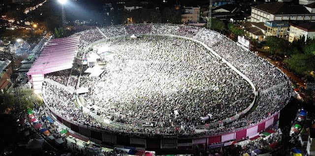 Inilah 4 Foto Menakjupkan Saat Ustadz Abdul Somad Ceramah di Malaysia Inilah 4 Foto Menakjupkan Saat Ustadz Abdul Somad Ceramah di Malaysia