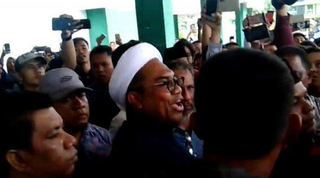 ngabalin diusir ngabalin diusir