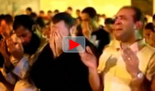 Doa qunut yang membuat ribuan orang menangis (Youtube) Doa qunut yang membuat ribuan orang menangis (Youtube)
