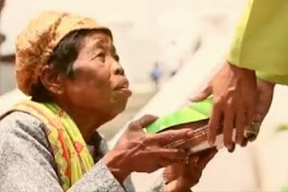 Sedekah nasi kotak - ilustrasi DINI Mediapro Sedekah nasi kotak - ilustrasi DINI Mediapro