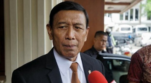 Wiranto Imbau Tak Ada Aksi Respons Pembakaran Bendera HTI Wiranto Imbau Tak Ada Aksi Respons Pembakaran Bendera HTI