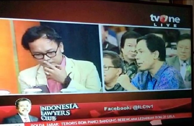 Munarman sanggah pendapat Guntur Romli dan sebut Perppu Ormas akan mengacaukan sistem hukum Indonesia. Munarman sanggah pendapat Guntur Romli dan sebut Perppu Ormas akan mengacaukan sistem hukum Indonesia.