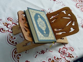 Hukum Membaca Al-Qur'an Tanpa Hukum Tajwid Hukum Membaca Al-Qur'an Tanpa Hukum Tajwid