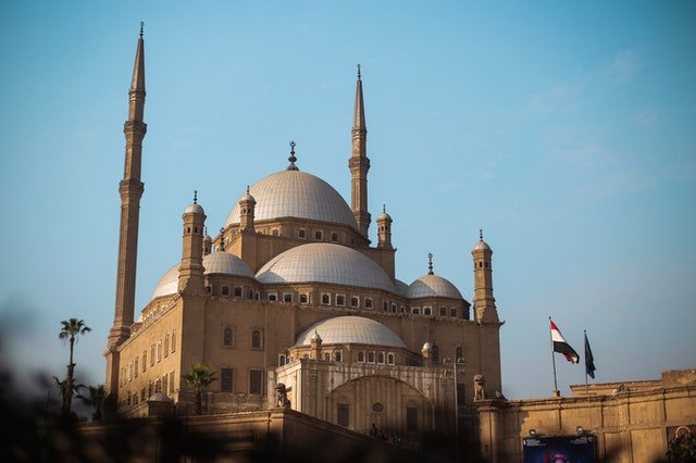 Meraih Ampunan dengan Shalat Tarawih Meraih Ampunan dengan Shalat Tarawih