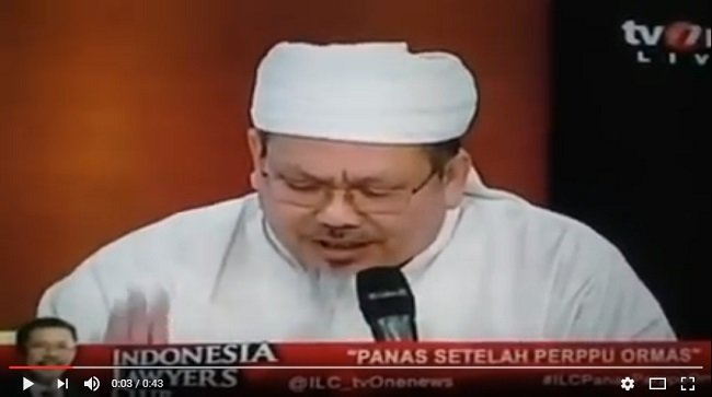 Wakil Sekjen MUI KH Tengku Zulkarnain di ILC bantah pendapat kaum liberal yang menyebut pakaiannya kearab-araban. Wakil Sekjen MUI KH Tengku Zulkarnain di ILC bantah pendapat kaum liberal yang menyebut pakaiannya kearab-araban.